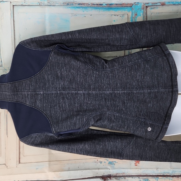 Lululemon Forme Jacket in Slub Denim Inkwell - Picture 5 of 6